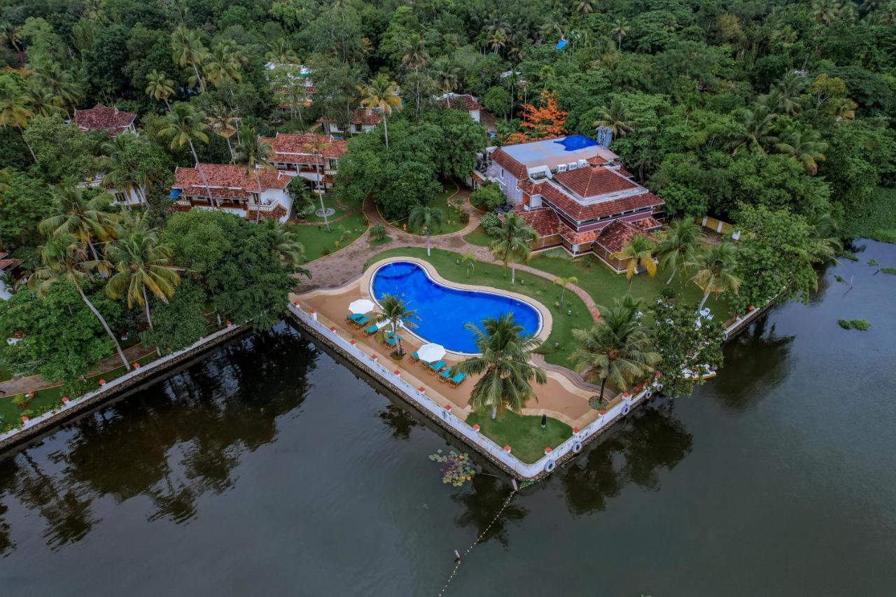 The World Backwaters, Alleppey Кумараком Екстер'єр фото