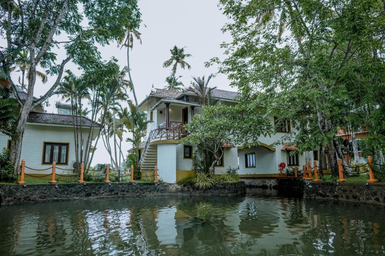 Готель The World Backwaters, Alleppey Кумараком Екстер'єр фото