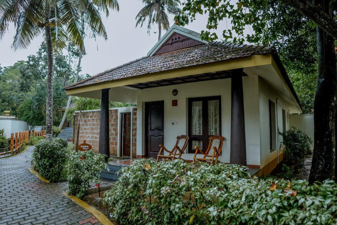 The World Backwaters, Alleppey Кумараком Екстер'єр фото