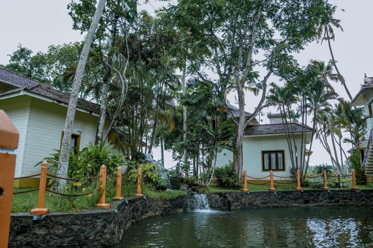 Готель The World Backwaters, Alleppey Кумараком Екстер'єр фото